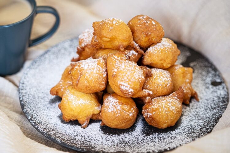 Sonhos de Natal fofinhos receita tradicional e muito fácil de fazer