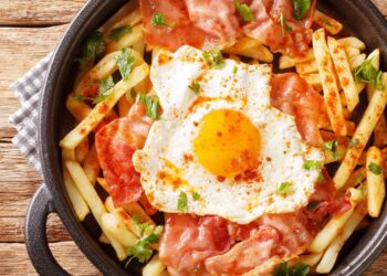 Ovos rotos com presunto