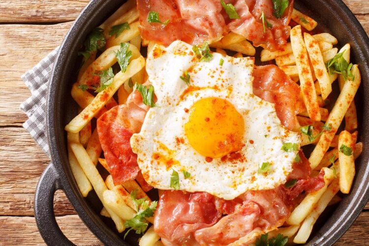 Ovos rotos com presunto