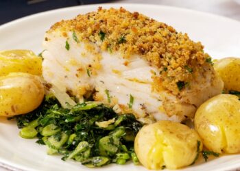 Bacalhau com broa e batatas a murro