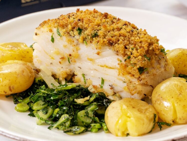 Bacalhau com broa e batatas a murro