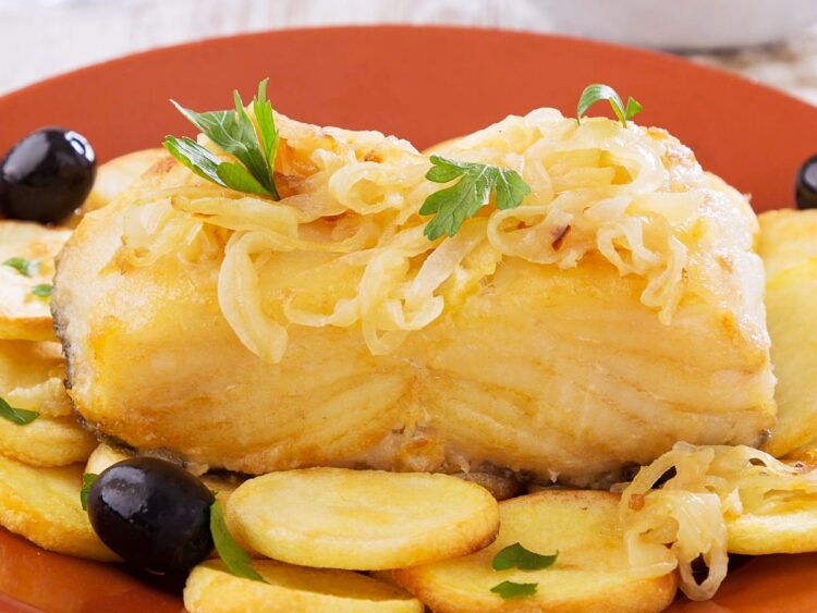 Bacalhau no forno com cebolada