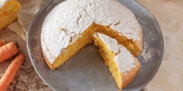 Bolo de cenoura e amêndoa