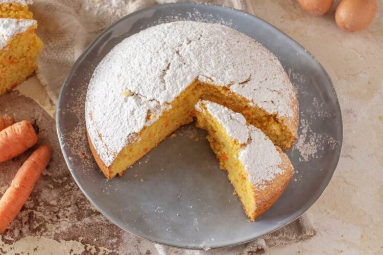 Bolo de cenoura e amêndoa