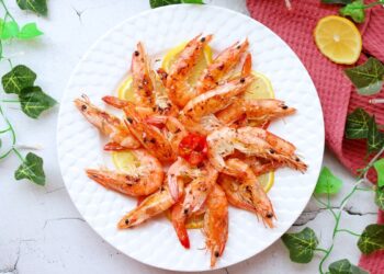 Camarões fritos com alho e cerveja