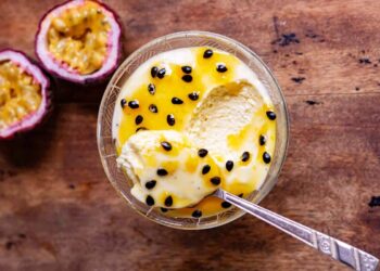 Mousse de maracujá com iogurte