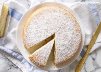 Bolo de coco e leite condensado