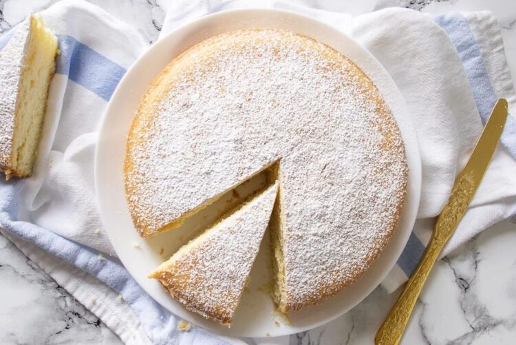 Bolo de coco e leite condensado