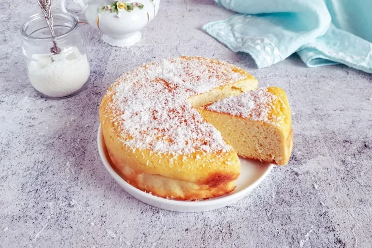 Bolo de ananás e coco