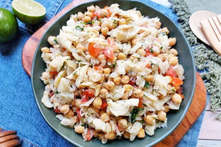Salada de grão-de-bico e bacalhau