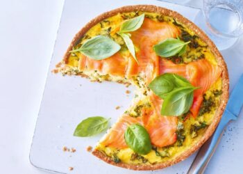 Quiche de salmão e espinafres