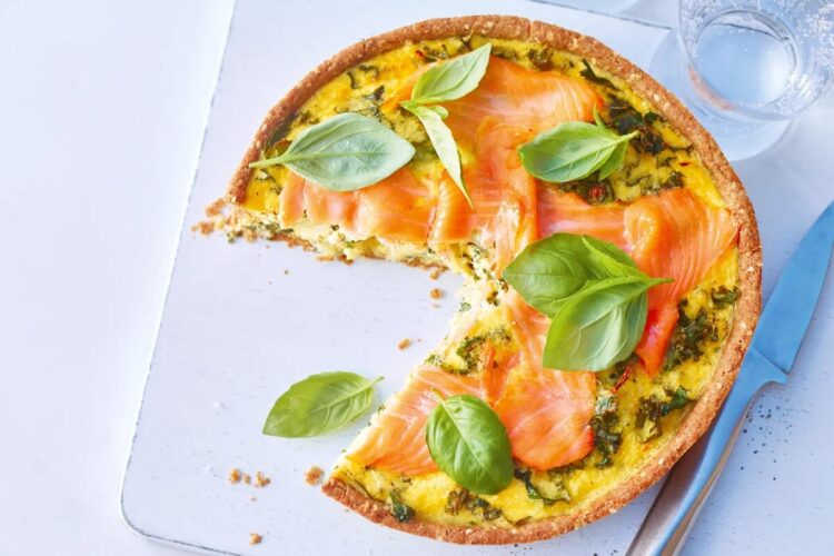 Quiche de salmão e espinafres