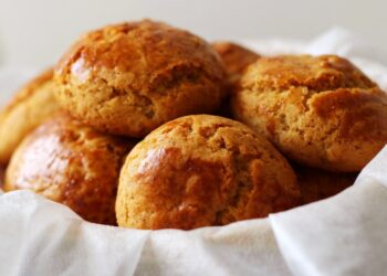 Broas de mel e canela