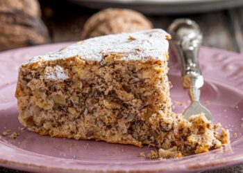 Bolo de azeite com nozes