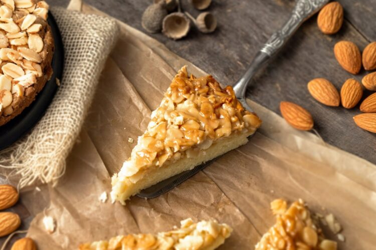 Tarte de amêndoa e natas