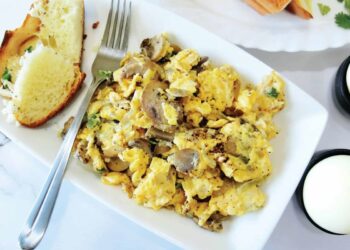 Ovos mexidos com cogumelos