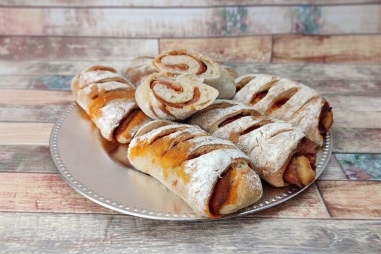 Pão com queijo e chouriço