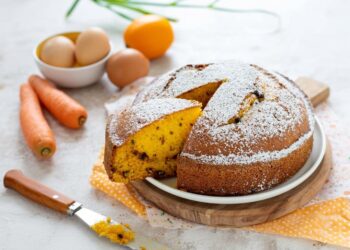 Bolo de cenoura com pepitas de chocolate