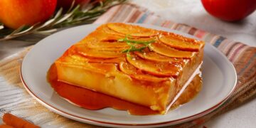 Pudim de pão com maçã