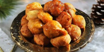 Sonhos de Natal com calda de açúcar