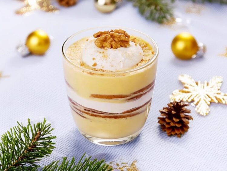 Leite creme com bolacha maria