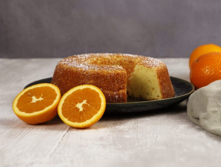 Bolo de claras e laranja