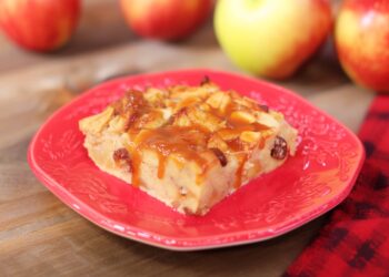 Pudim de pão com maçã e canela