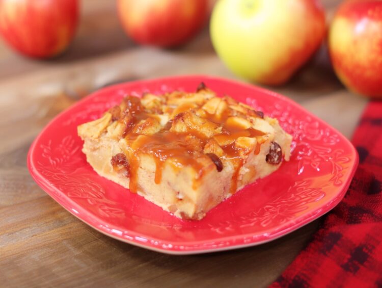 Pudim de pão com maçã e canela