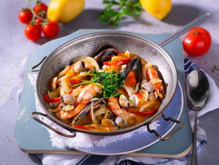 Cataplana de peixe e marisco