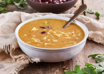 Sopa de feijão à moda antiga