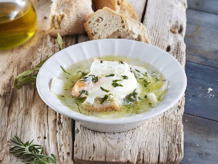 Sopa de coentros à Alentejana