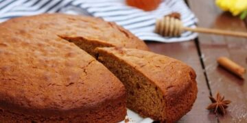 Bolo de canela e mel