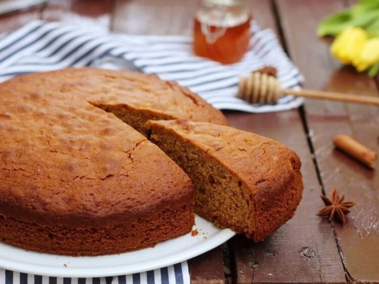 Bolo de canela e mel