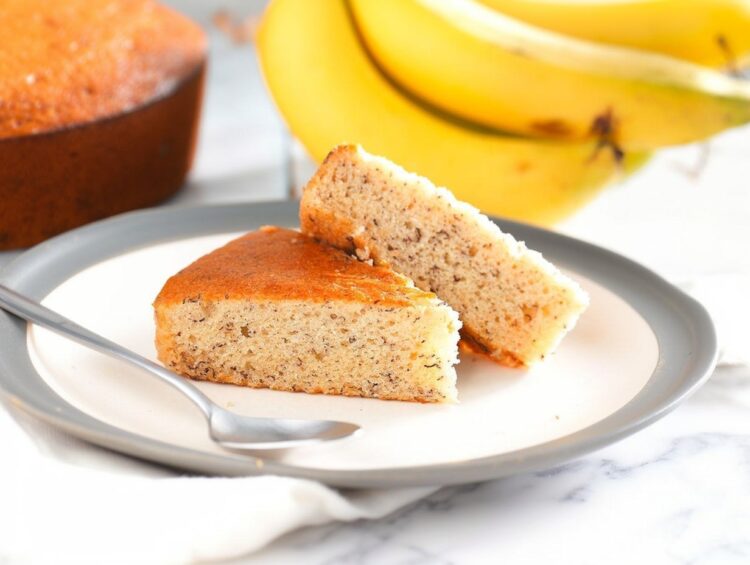 Bolo de banana e canela húmido e fofinho