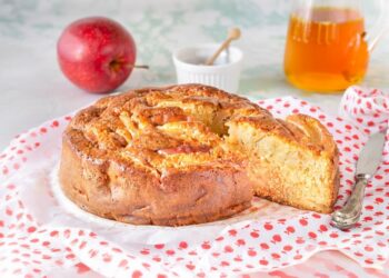 Bolo de mel com maçã