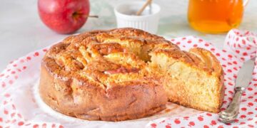 Bolo de mel com maçã