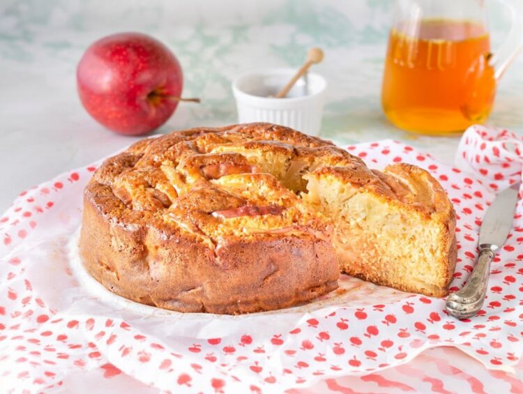 Bolo de mel com maçã