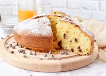 Bolo de laranja com pepitas de chocolate