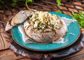 Broa recheada com bacalhau