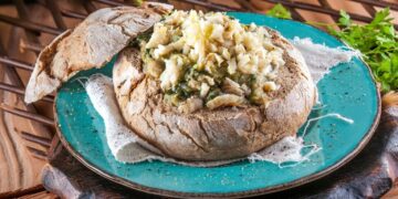 Broa recheada com bacalhau