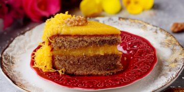 Bolo de nozes com doce de ovos