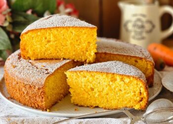 Bolo de cenoura e laranja