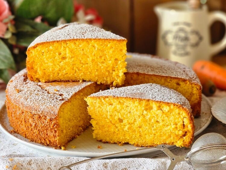 Bolo de cenoura e laranja