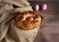 Folar da Páscoa com erva doce e canela