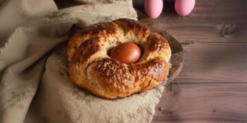 Folar da Páscoa com erva doce e canela