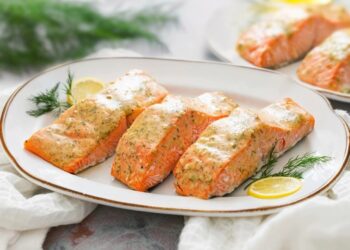 Salmão no forno com mel e mostarda