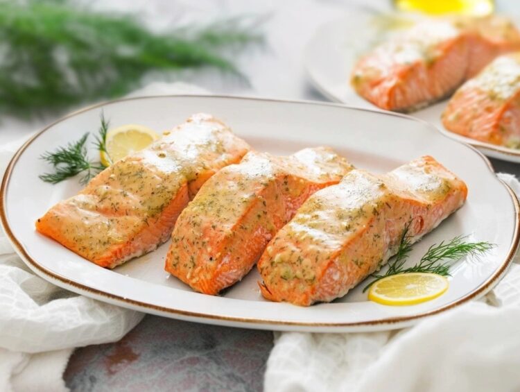 Salmão no forno com mel e mostarda