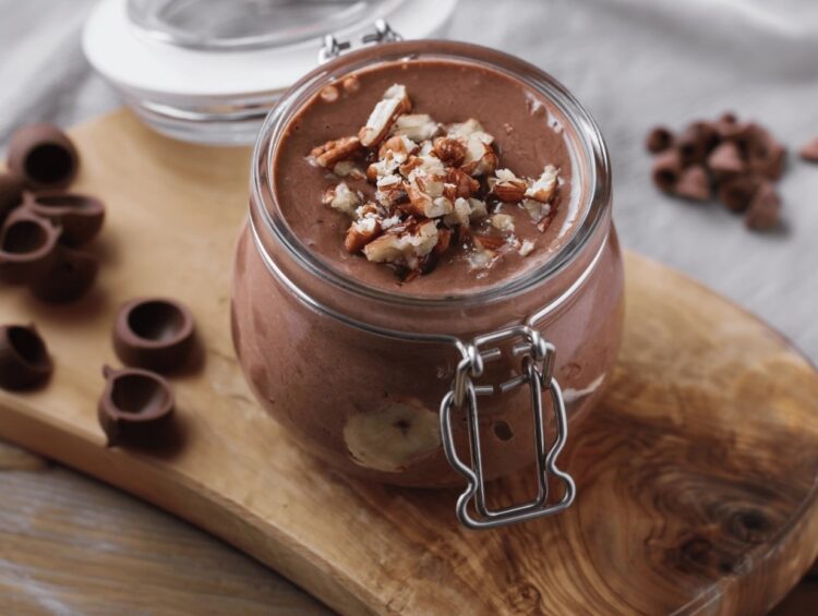 Mousse de chocolate com nozes