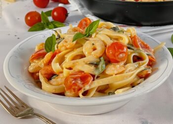 Massa de peixe com camarão