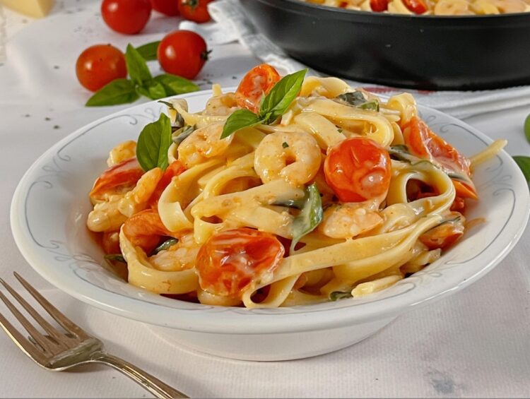 Massa de peixe com camarão